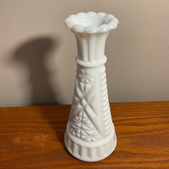 Vintage Anchor Hocking Milk Glass Stars & Bars 6” Bud Vase - Picture 6 of 14